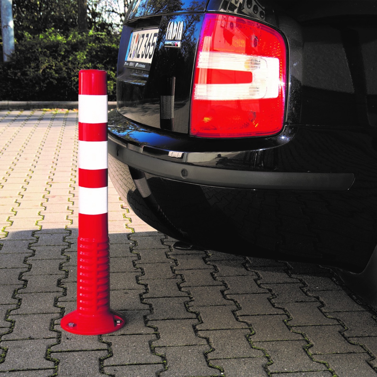 Flexback Traffic Post