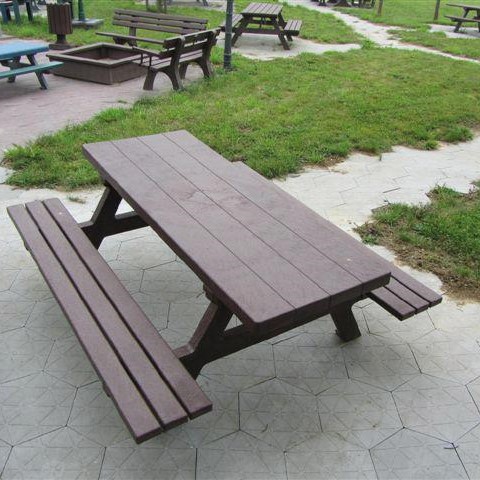 Isola Picnic Table