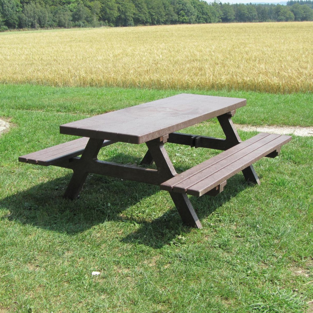 Isola Picnic Table