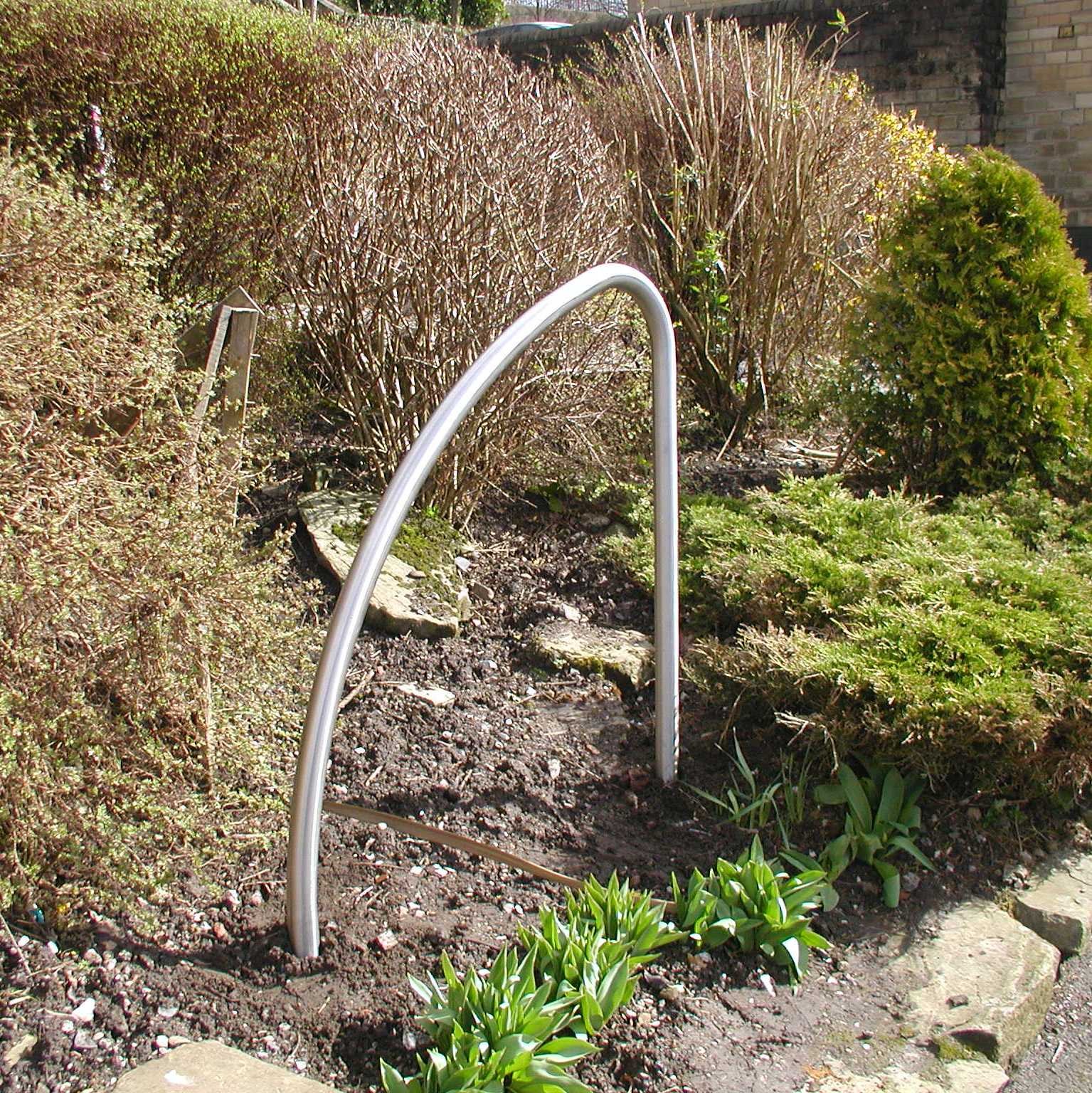 Fin Shaped Cycle Stand Stainless Steel - Root Fixed